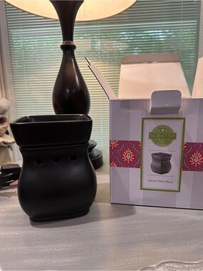 Scentsy Classic Satin Black Ceramic Wax Warmer
